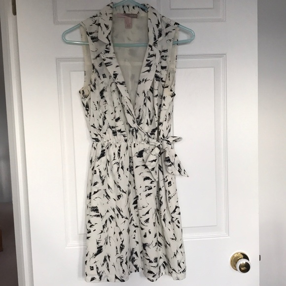 Off white sleeveless dress with pockets - Picture 1 of 10